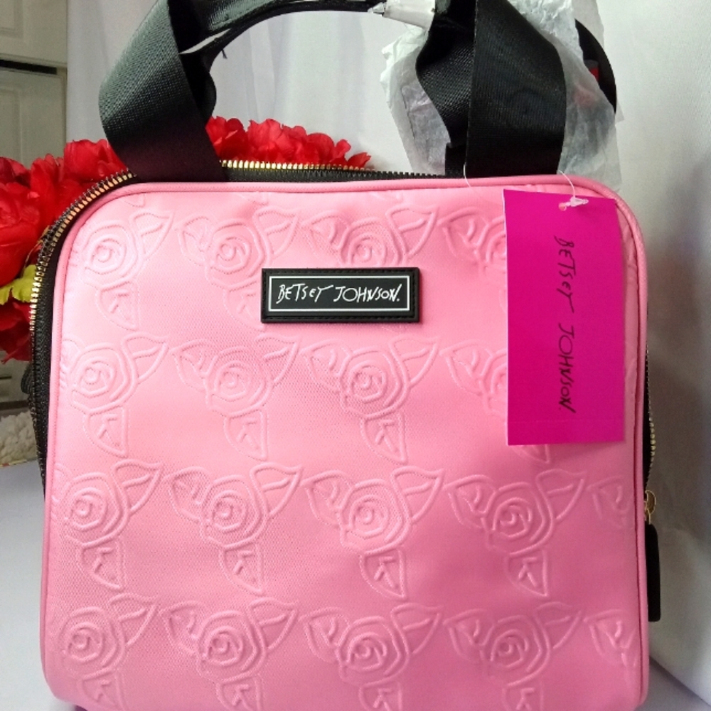 Betsey johnson isolated lunch tote